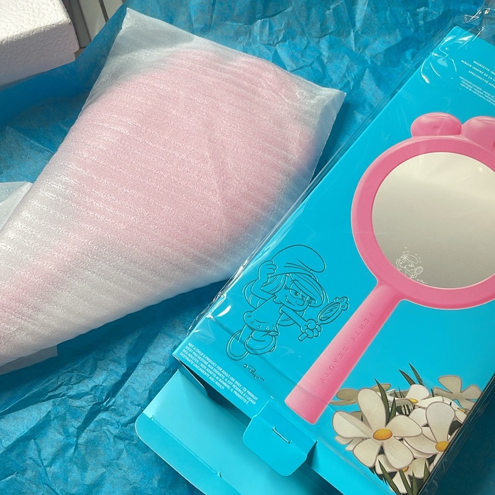 Fenty Beauty x Smurfs Smurfette Handheld Limited Edition Mirror - Picture 7 of 7